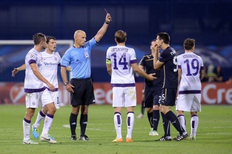 Δυναμό Ζάγκρεμπ: Η... αστραπιαία αποβολή του Ρουκάβινα (video)