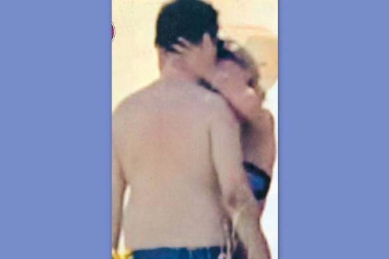 Μακρυπούλια-Χατζηγιάννης: Τα «καυτά» φιλιά τους στην Πάρο!