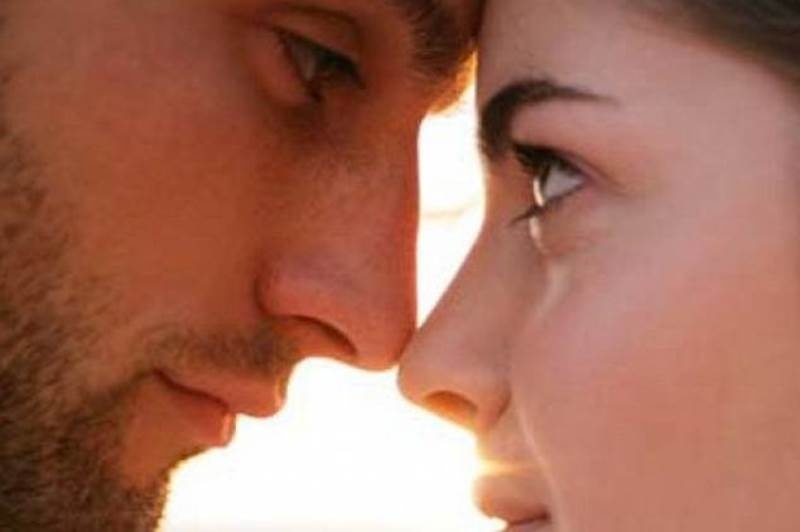 Το ΄ξερες; - Τι κοιτάνε πρώτα οι άνδρες στις γυναίκες;