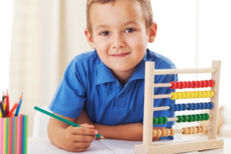 4+1 tips για να οργανώσετε σωστά τον χώρο μελέτης του παιδιού σας λίγο πριν χτυπήσει το κουδούνι!