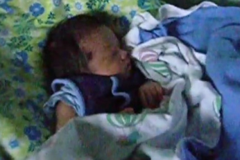 Γονείς βρήκαν πατέντα για να κοιμίζουν το νεογέννητό τους! (βίντεο)