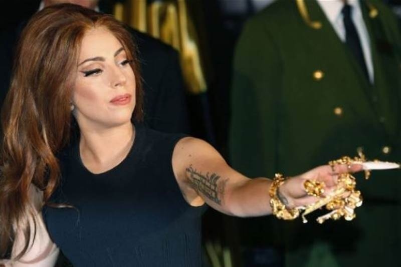 Δείτε την πιο «καυτή» εμφάνιση της Lady Gaga ever! (φωτογραφίες)