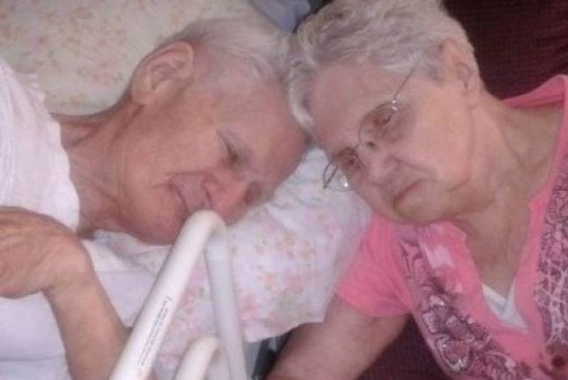 Εζησαν μαζί 65 χρόνια και πέθαναν με 11 ώρες διαφορά