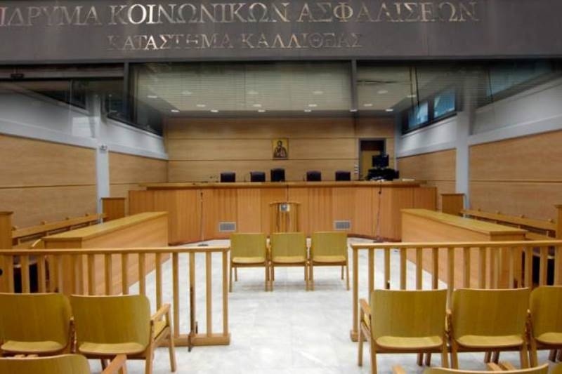 Έπεσε νεκρός στο δικαστήριο κατηγορούμενος για την άπατη-μαμούθ