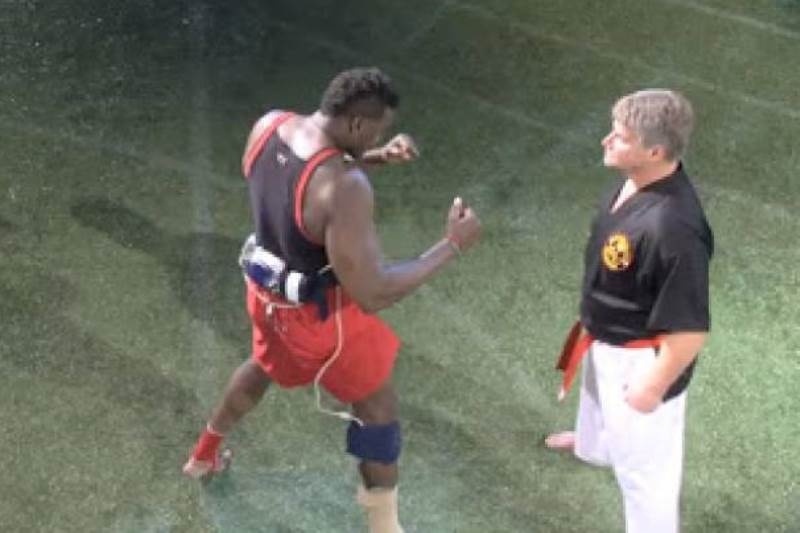 Κλωτσιά στα γεννητικά του όργανα με 22 μίλια την ώρα!