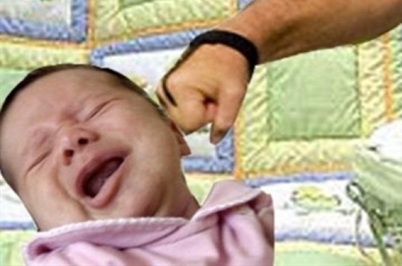 Έφηβος γρονθοκόπησε μωρό και μπήκε φυλακή!