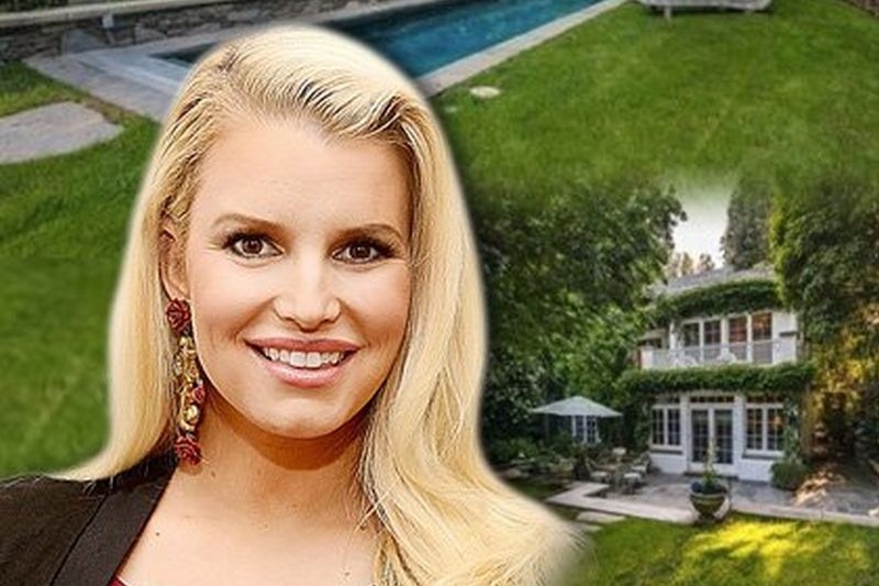 Μέσα στην υπερπολυτελή έπαυλη της Jessica Simpson (photos)