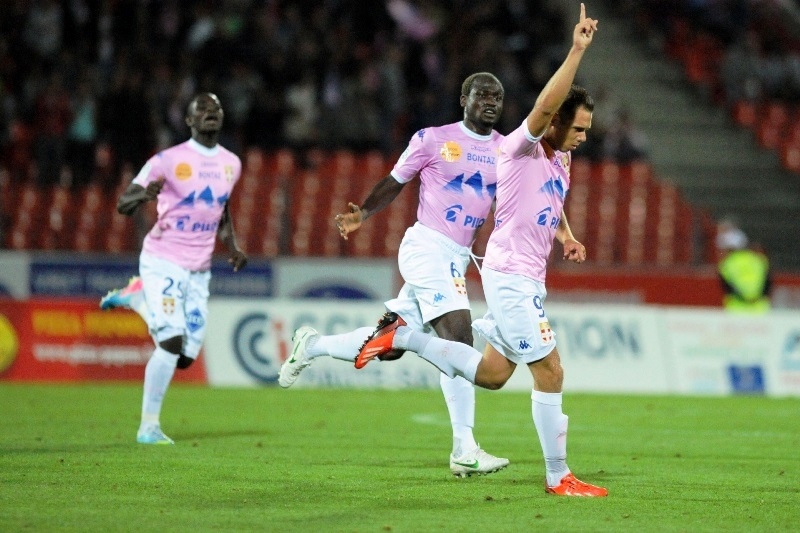 «Καθάρισε» ο Μπεριγκό για Εβιάν (videos)