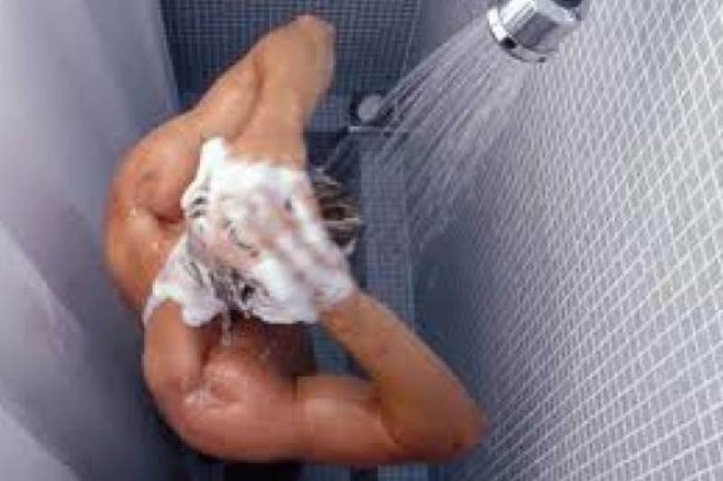 Πώς πλένεται στην πραγματικότητα ο άνδρας!