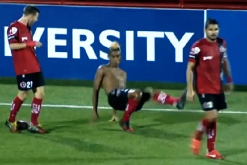 Πανηγύρισε χορεύοντας breakdance (video)