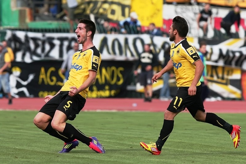 Εύκολα η ΑΕΚ, 2-0 τον Μανδραϊκό