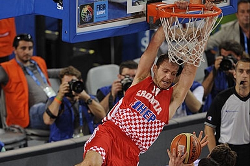 Κροατία: Στα… μούτρα του Γκασόλ! (video)