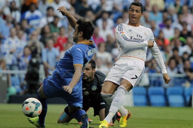 Ρεάλ Μαδρίτης: Ο Ρονάλντο φοράει… prada! (video)