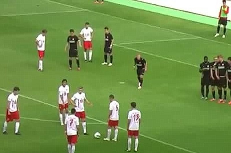 Γερμανία: Τα έκαναν… θάλασσα και μπήκε γκολ! (video)