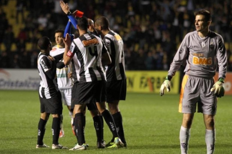 Brasileiro: «Ηρωική» ισοπαλία για Μινέιρο (videos)