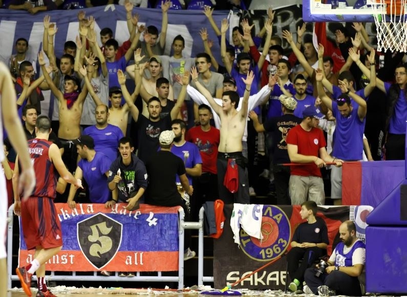 Τρίκαλα BC: Βράζει όλη η πόλη με τη σφαγιαστική διαιτησία