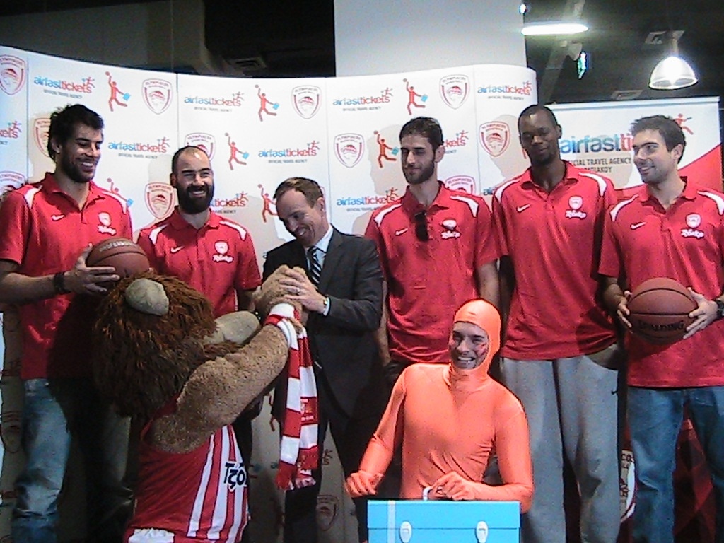 Ολυμπιακός: «Μαζί προς την κορυφή» (videos+photos)