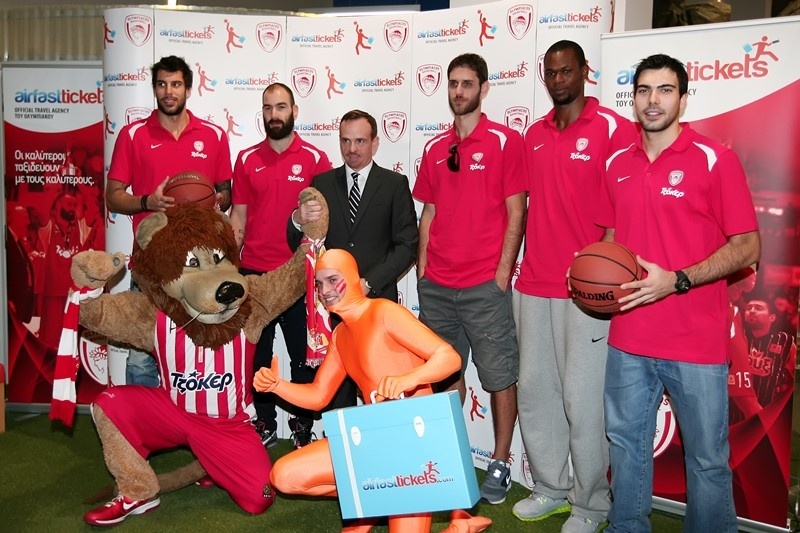 Ολυμπιακός: Αντάλλαξαν δώρα (videos+photos)