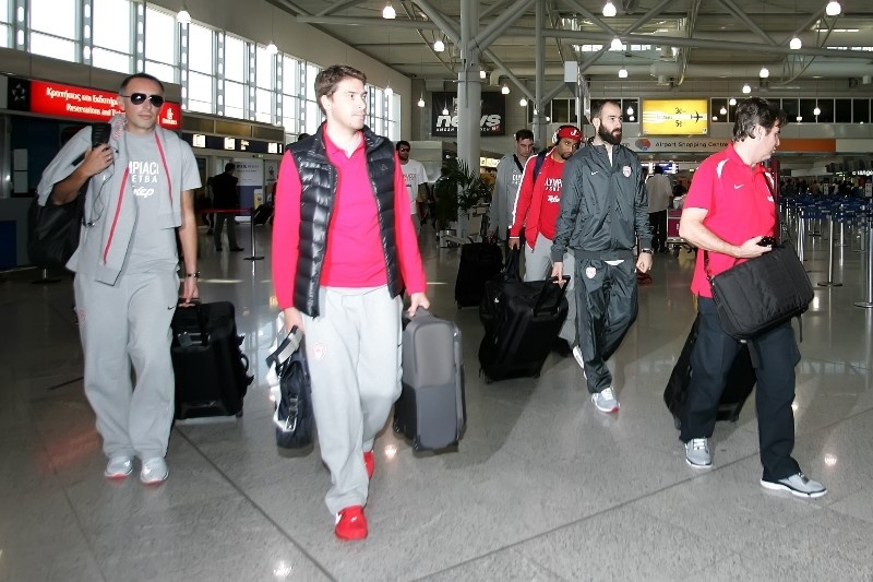 Ολυμπιακός: Αναχώρησε για το «διπλό» (photos)