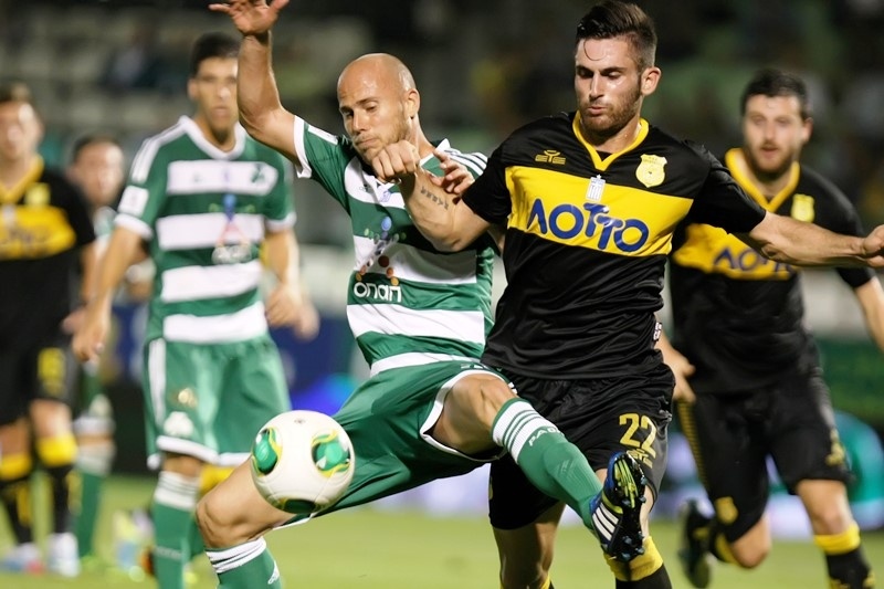 Εργοτέλης: Ένας μέσα, ένα έξω