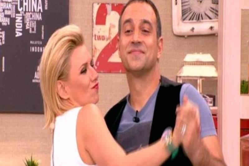 Ο ρομαντικός χορός Καραβάτου-Κατσούλη στην εκπομπή «Μες στην καλή χαρά»