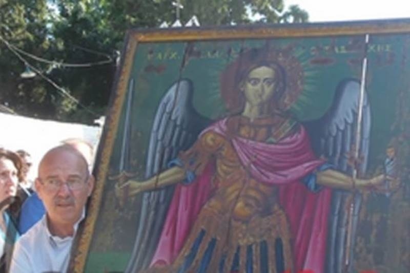 Δάκρυσε η εικόνα του Ταξιάρχη (pics)