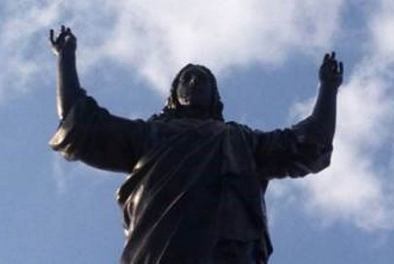 Αγαλμα του Χριστού στη Συρία - σύμβολο ελπίδας!