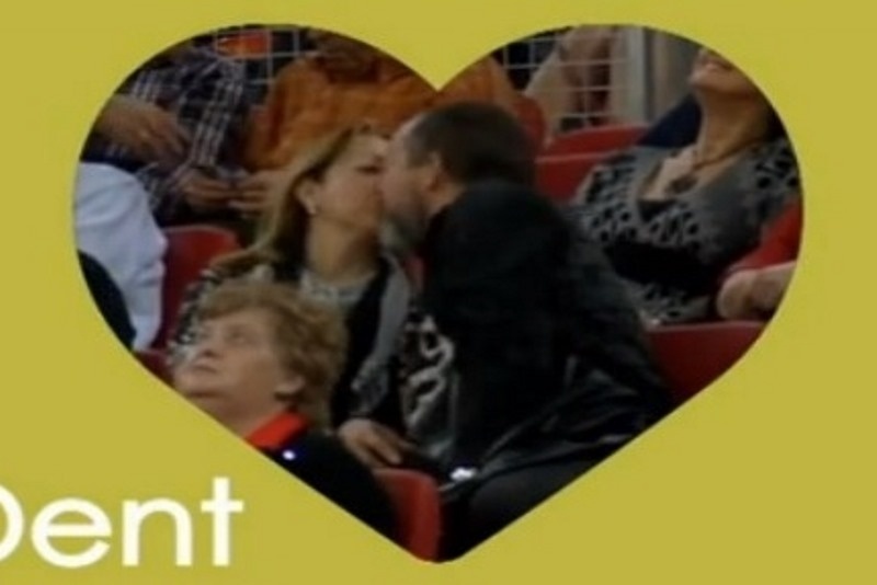 Λαμποράλ Κούτσα: Τα καυτά φιλιά στην «Μπουέσα Αρίνα» (photos+video)