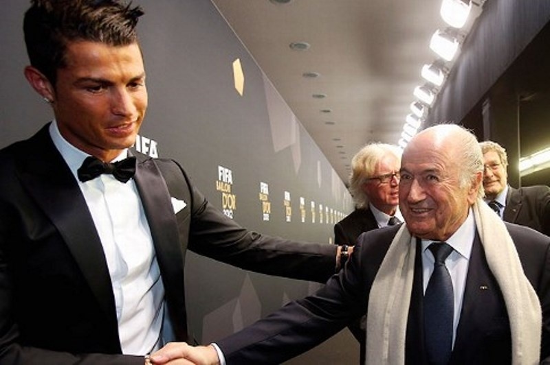 Μιμήθηκε τον Ρονάλντο ο Μπλάτερ και είπε ότι προτιμά τον Μέσι (photos+video)