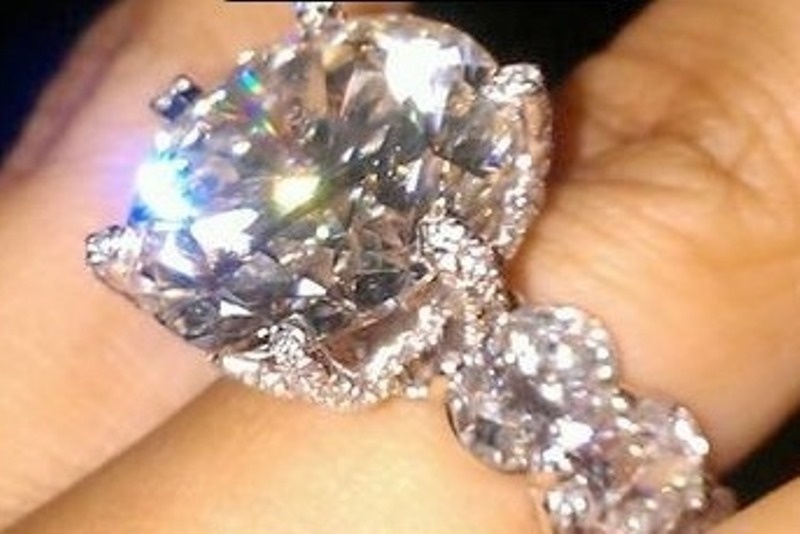 Μποξ: Αρραβωνιάστηκε… ξανά ο Mayweather Jr. (photos)