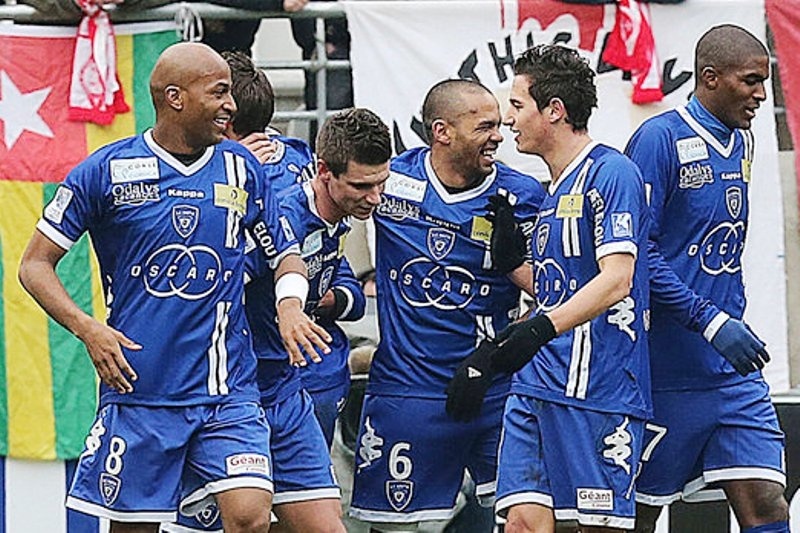 Πρόκριση στο ντέρμπι για Μπαστιά