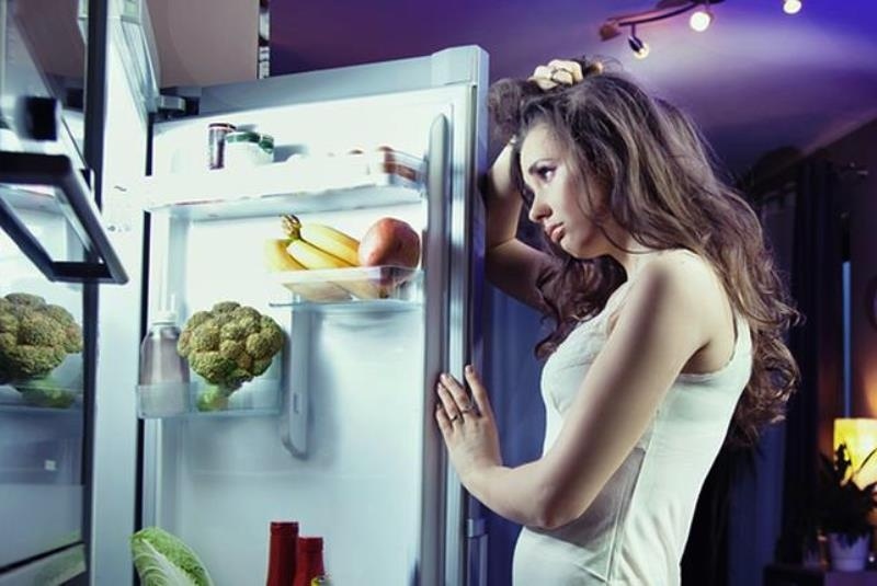 Η έλλειψη ύπνου μας ανοίγει την όρεξη