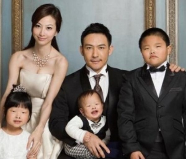 Του έκανε άσχημα παιδιά και τη χώρισε...