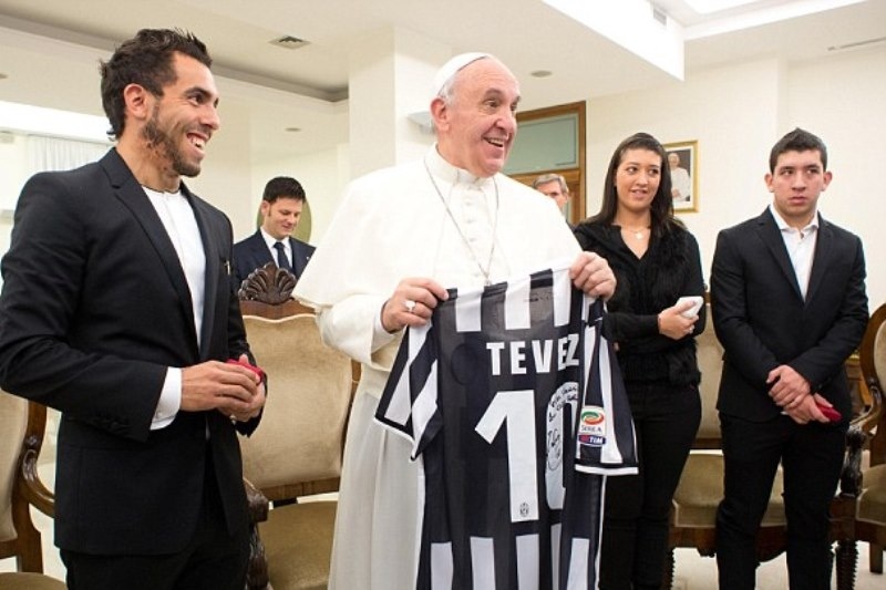 Πάπας: «Τέβεζ είσαι ένας πρωταθλητής» (video)