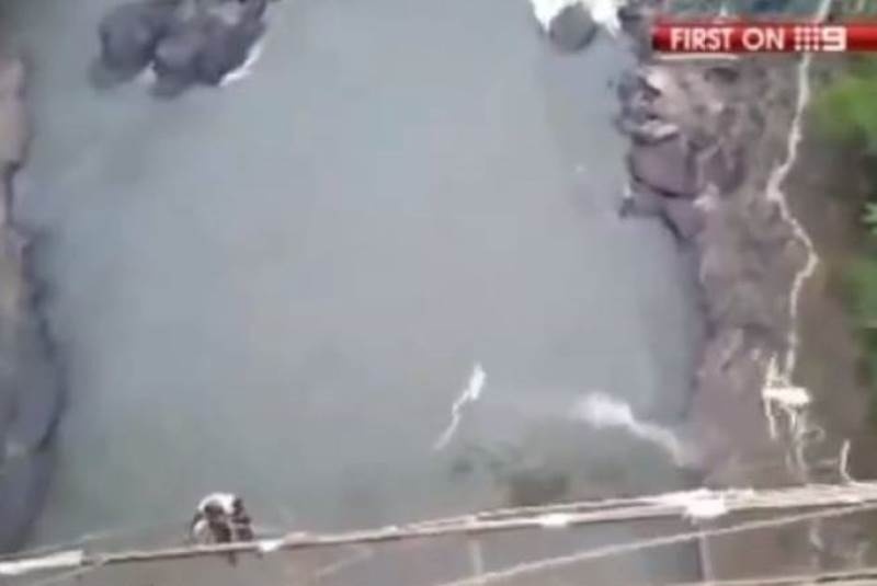 ΣΥΓΚΛΟΝΙΣΤΙΚΟ: Έκανε Bungee Jumping και κόπηκε το σχοινί (Video)