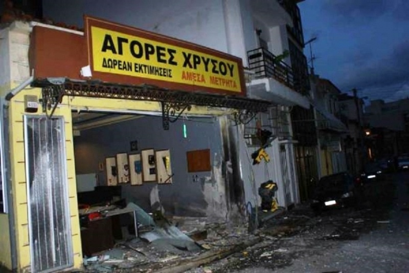 Έκρηξη στο μαγαζί του Μητρόπουλου στην Καλαμάτα!