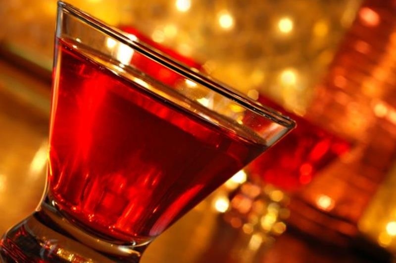 Γιατί κινδυνεύουν όσοι κοκκινίζουν όταν πίνουν αλκοόλ