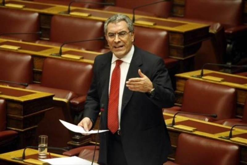 Επίθεση Καπερνάρου στους επικριτές του για το πόθεν έσχες