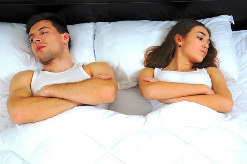Ζευγάρια: Είναι καλό να κοιμούνται χωριστά;