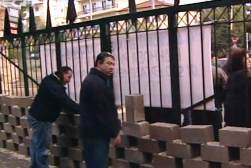 Έχτισαν την κεντρική είσοδο του Δρομοκαΐτειου (vid)