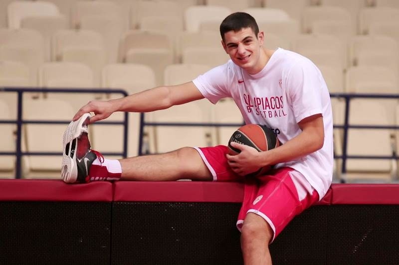 Παπαπέτρου: «Έσκυψα για να μη φάω καμιά μπουνιά»