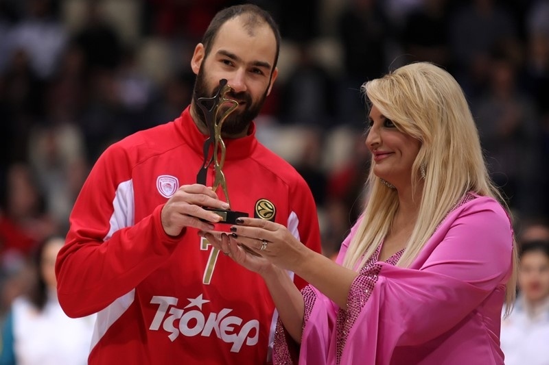 Μπαφατάκη: «Φωτεινό παράδειγμα ο Σπανούλης»