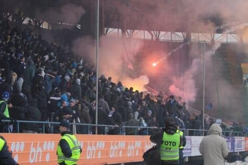 Βοσνία: «Εμπόλεμη ζώνη» σε γήπεδο (video)