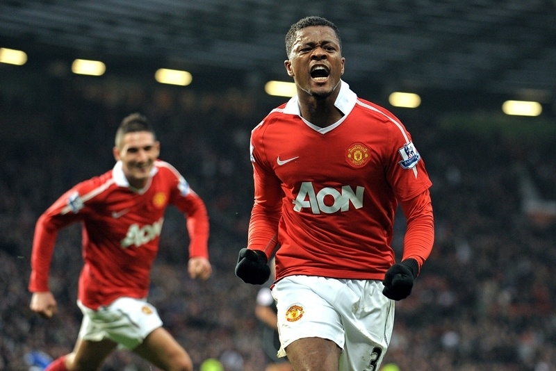 Γυναίκα οπαδός... χουφτώνει παίκτη στην εξέδρα (video)