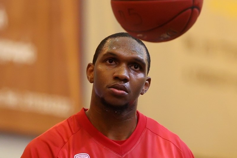 Ολυμπιακός: «Μέσα» και ο Σίμονς