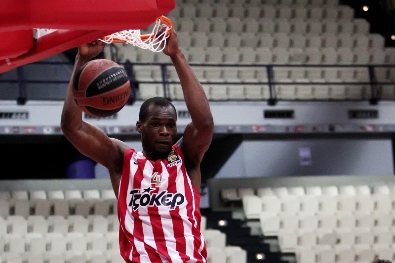 Ολυμπιακός: Και κόβει και καρφώνει ο Πέτγουεϊ (video)