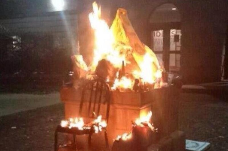 ΗΠΑ: Έκαψαν τη μασκότ του Maryland! (photos)