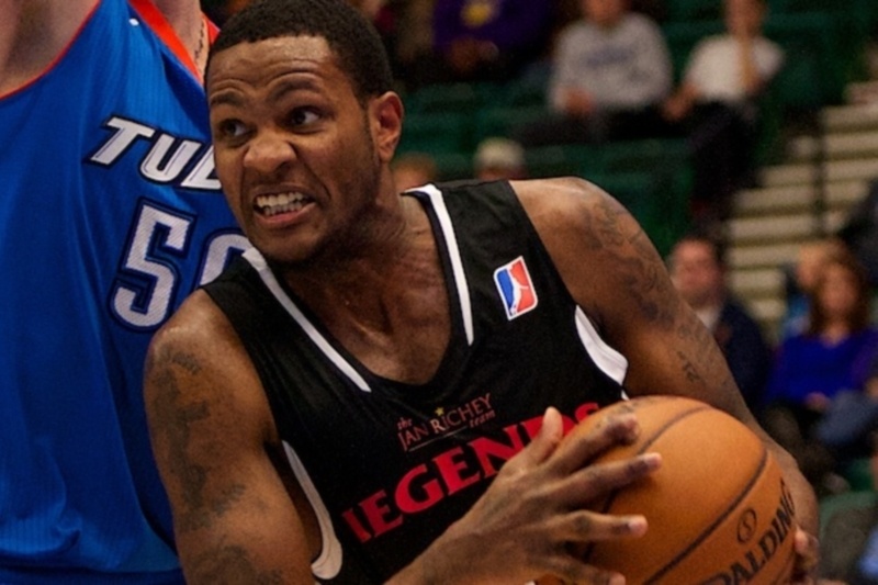 Φιλαδέλφεια 76ερς: Επαφή με Έμπανκς