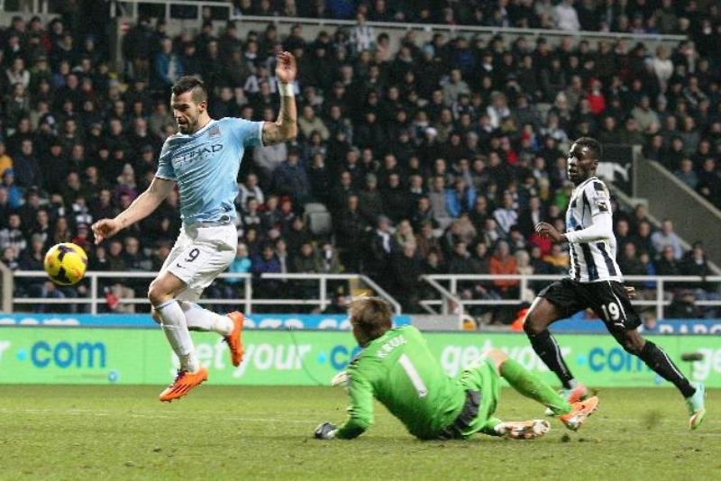 Στην κορυφή η Σίτι, 2-0 τη Νιούκαστλ (video)