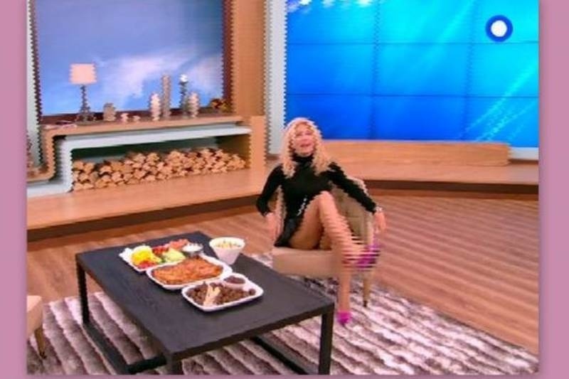 Η Ελένη Μενεγάκη «προκάλεσε εγκεφαλικά» με το σέξι «ατύχημά» της